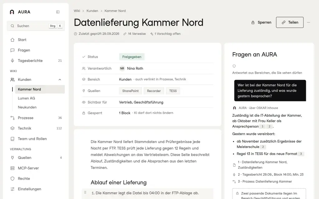 AURA Wiki-Seite zu einer Kundenlieferung mit Eigenschaften, Ablauf, gesperrtem Block und KI-Chat mit Quellenangaben